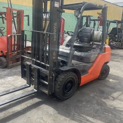 Forklift 