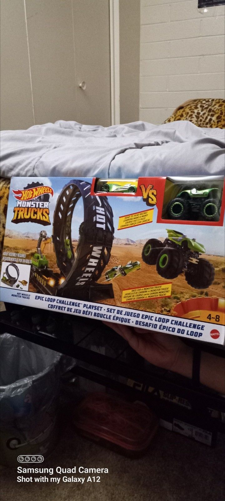 New Unopened Sealed  Toys Set Great Gift For Someone $20 Pick Up At Country Club And Grant Check Out All Pictures Serious Buyers Only 