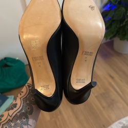 F Major Black Pumps 