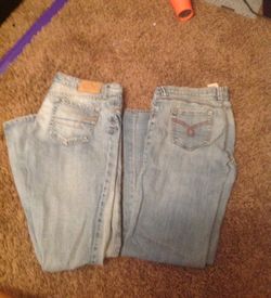 2 pairs of name brand women's jeans