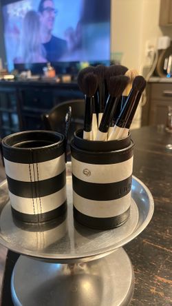 Morphe brushes in travel set