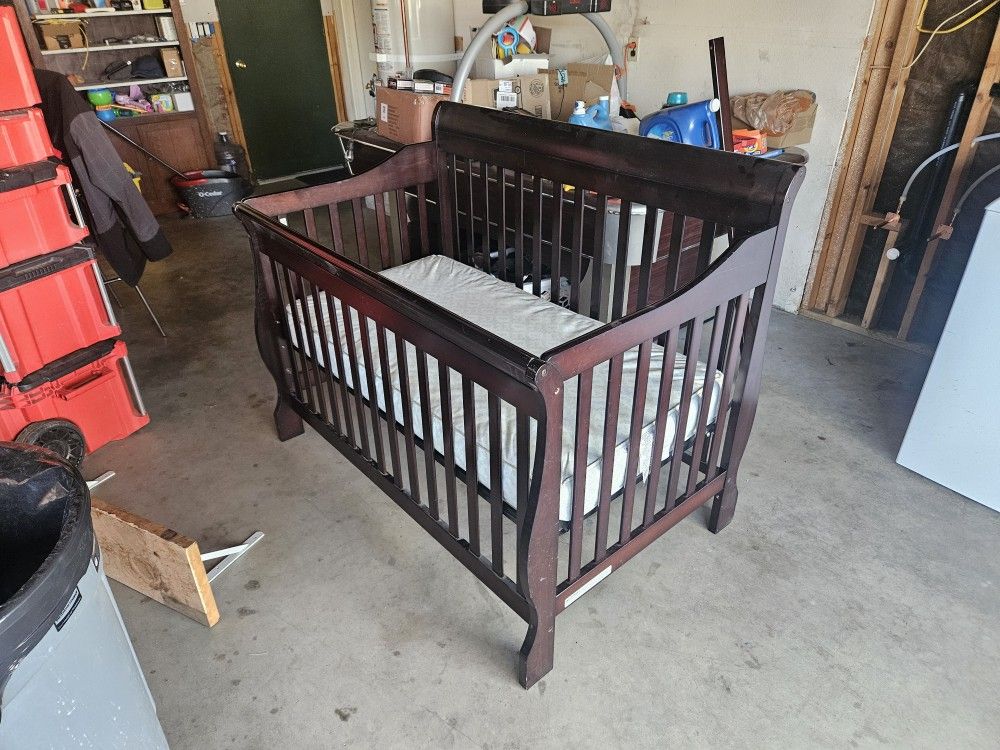 Crib/ Day Bed