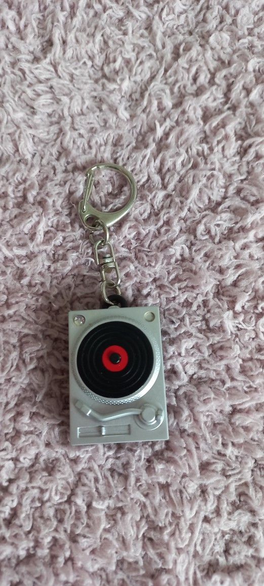 Kikkerland Turntable Keychain