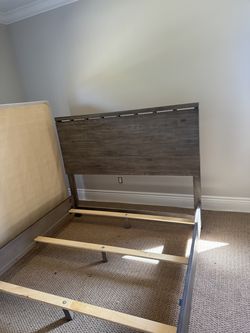 Bed frame queen