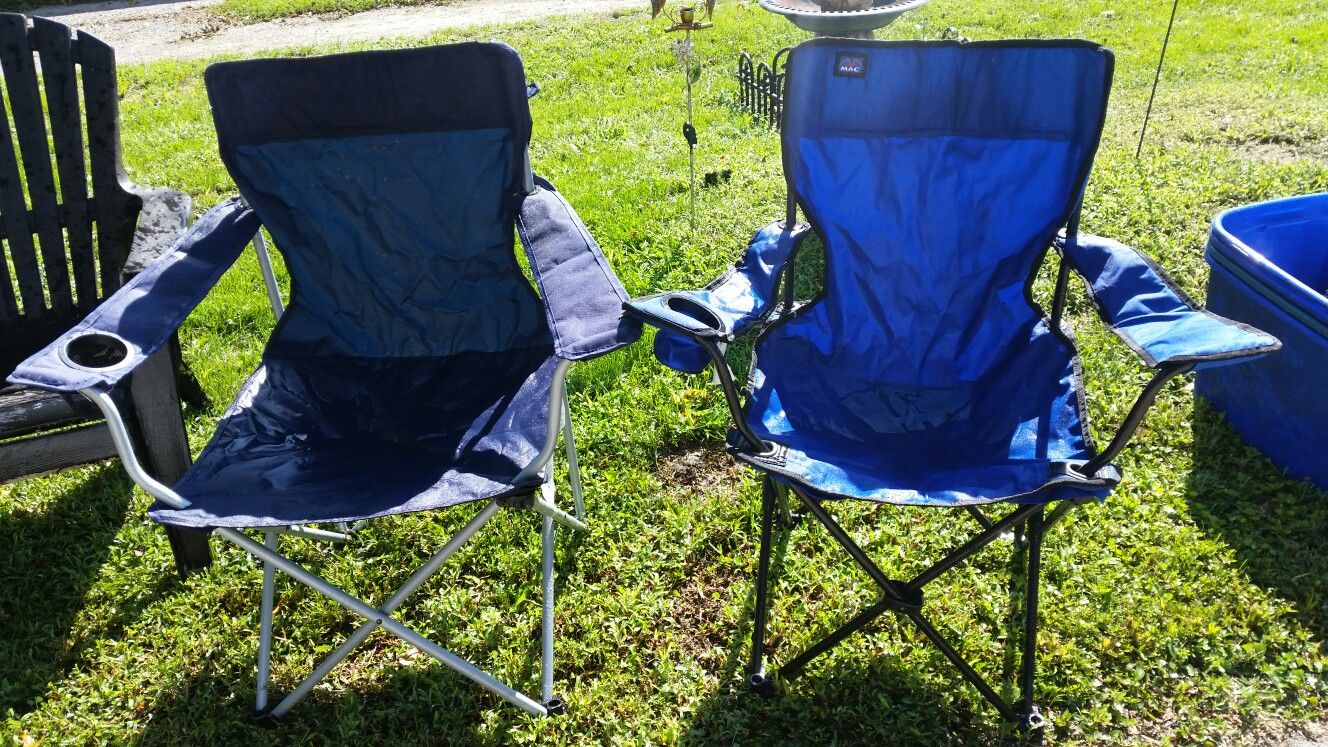 Photo 2 folding camping chairs