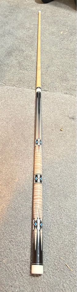 MCDERMOTT STAR S83 MAPLE TWO PIECE BILLIARD TABLE POOL CUE STICKDecorative Inlay Pool Cue Stick