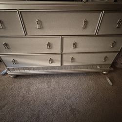 5 Piece Silver Bedroom Set 