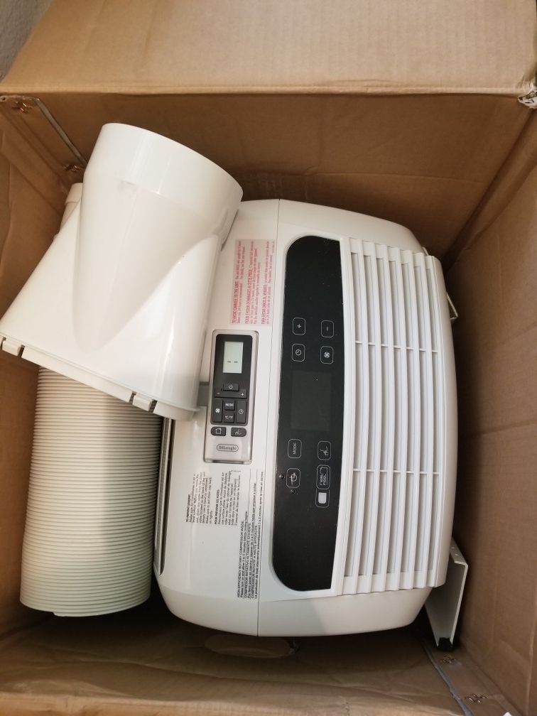 DeLonghi Air conditioner portable 12000 btu like new