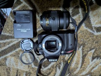 Nikon D3200 DSLR Camera Kit w/ 18-55mm VR II Lens, Case Logic Bag | Low 14k Shutter