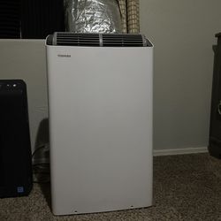 Toshiba Portable AC/Heater Unit 12K BTU with Remote