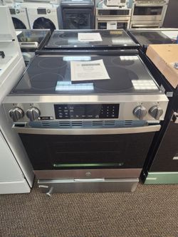 30 in Smart Slide-In Induction and Convection Range with No Preheat Air Fry and EasyWash Oven tray