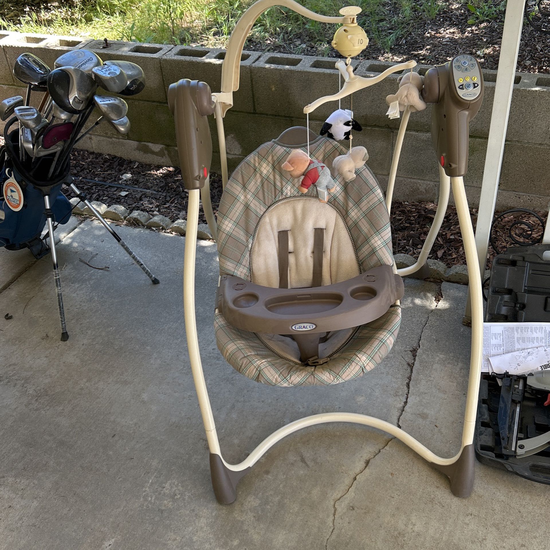 Graco Swinging Rocking Baby Chair Mobile