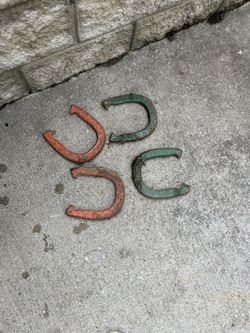 Set of 4 Metal horseshoes  