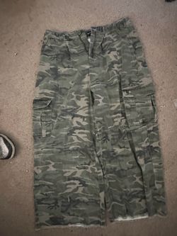 Baggy camo jeans