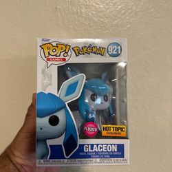 Funko POP Pokemon Glaceon (Flocked)