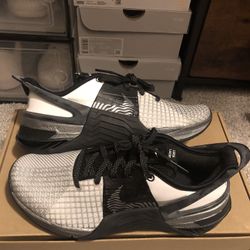 Women’s Nike Metcon 8 FlyEase