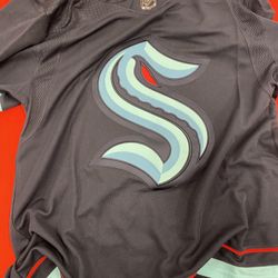 2XL Seattle kraken sweater