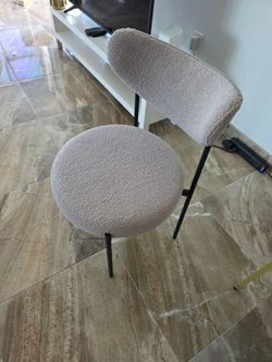Two chairs both 25$