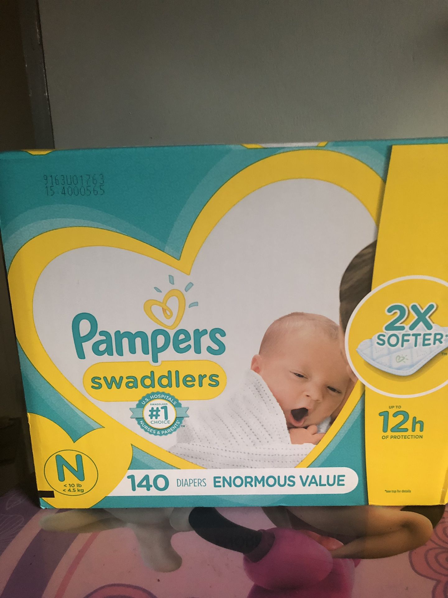 NEWBORN PAMPERS SWADDLERS (140 DIAPERS)- -$30 !!