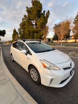 2013 Toyota Prius V - CLEAN TITLE