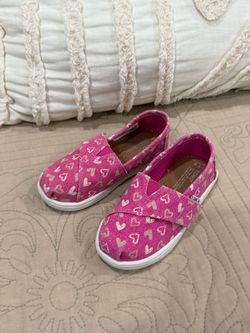 Tom’s girls shoes