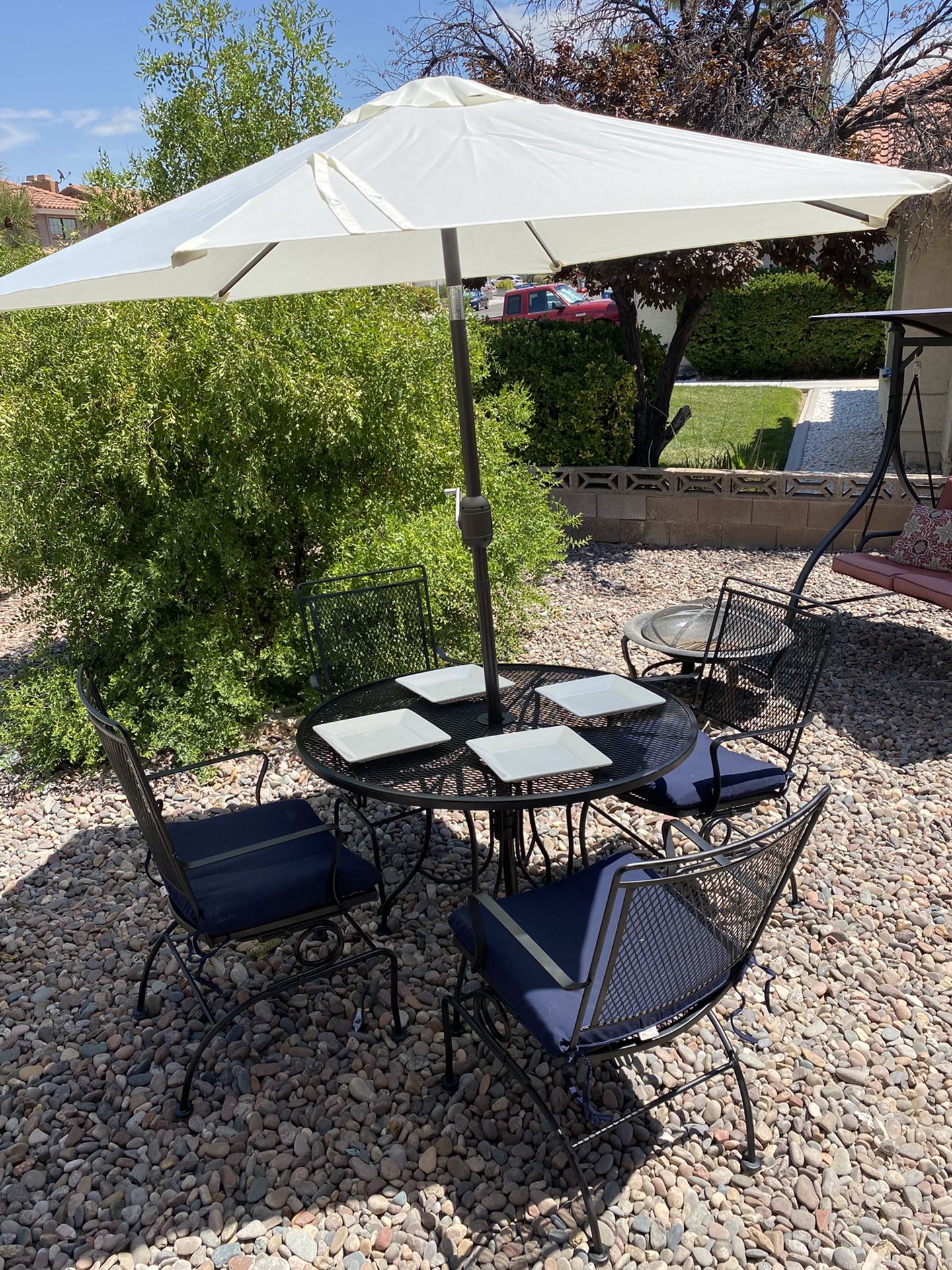 Gorgeous NEW AMAZING Sunbrella Patio Furniture set worth $600