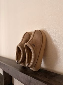 UGG Women’s Shoes – Size 11 – $50