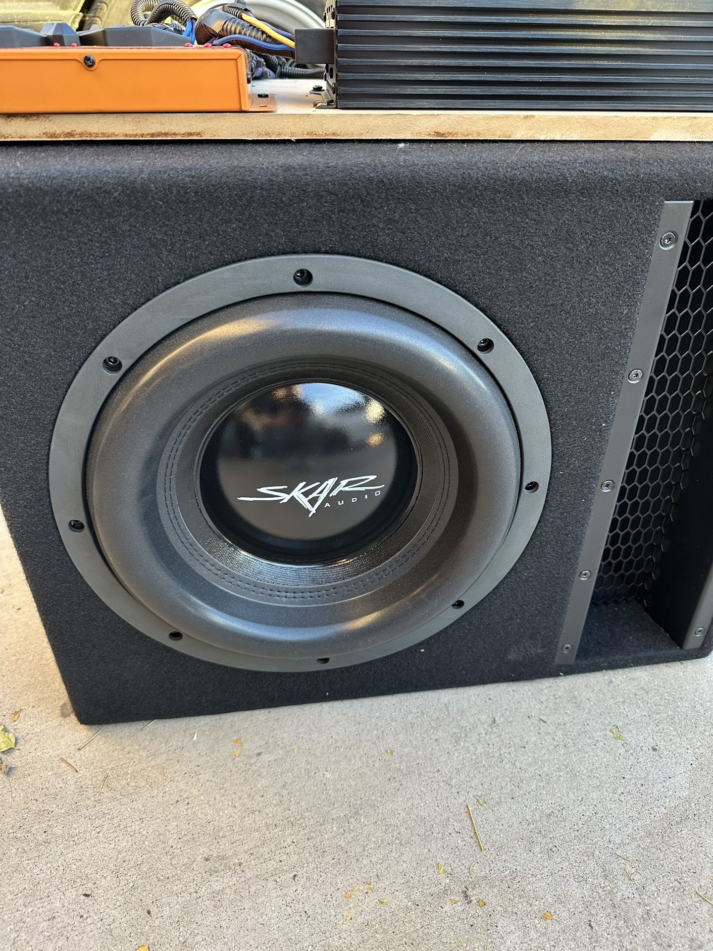 Single 12” 2,500 Watt EVL Series Complete Subwoofer Package With Vented Enclosure And Amplifier