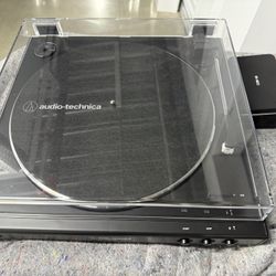Audio-Technica AT-LP60XBT Bluetooth Turntable + Record Cleaning Kit