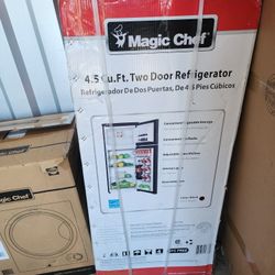 Magic Chef Compact Refrigerator 