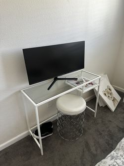 Small IKEA Desk In Great Conditions 