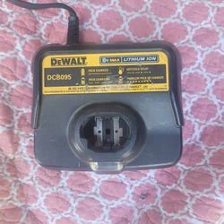 dewalt  8volts  Charger 