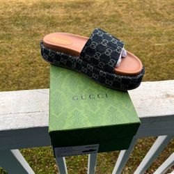 Women’s Gucci Slides 