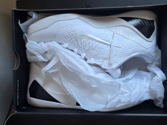 Kibe halo Nike size 12