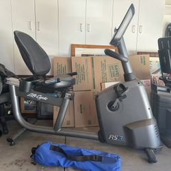 RS3 Life Fitness Bike (used 5 times) 