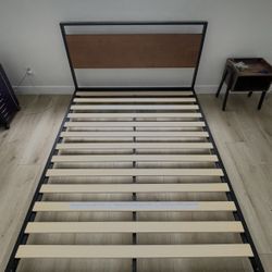 Queen Size Metal & Wood Bed Frame For Sale!