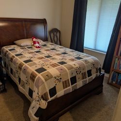 Full Size Bed With Box And Mattress 