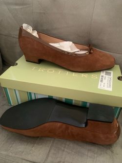 Trotters Women Walnut Suede Shoes 12 wide
