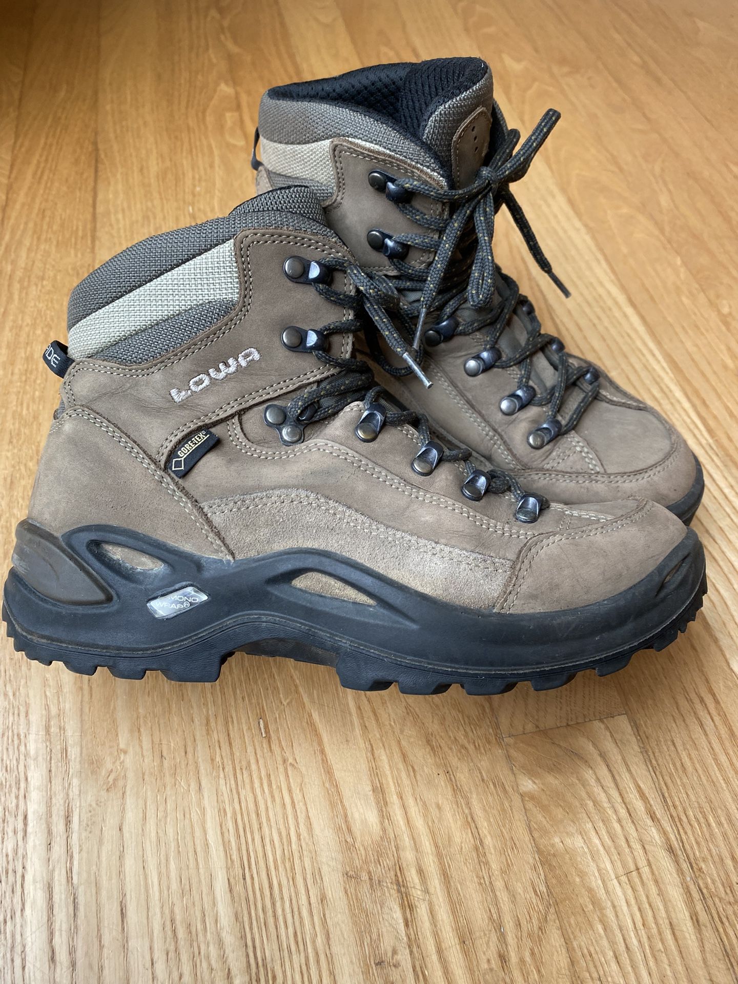Lowa Waterproof Hiking Boots Womens 8