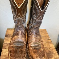 Size 9.5 Ariat Boots