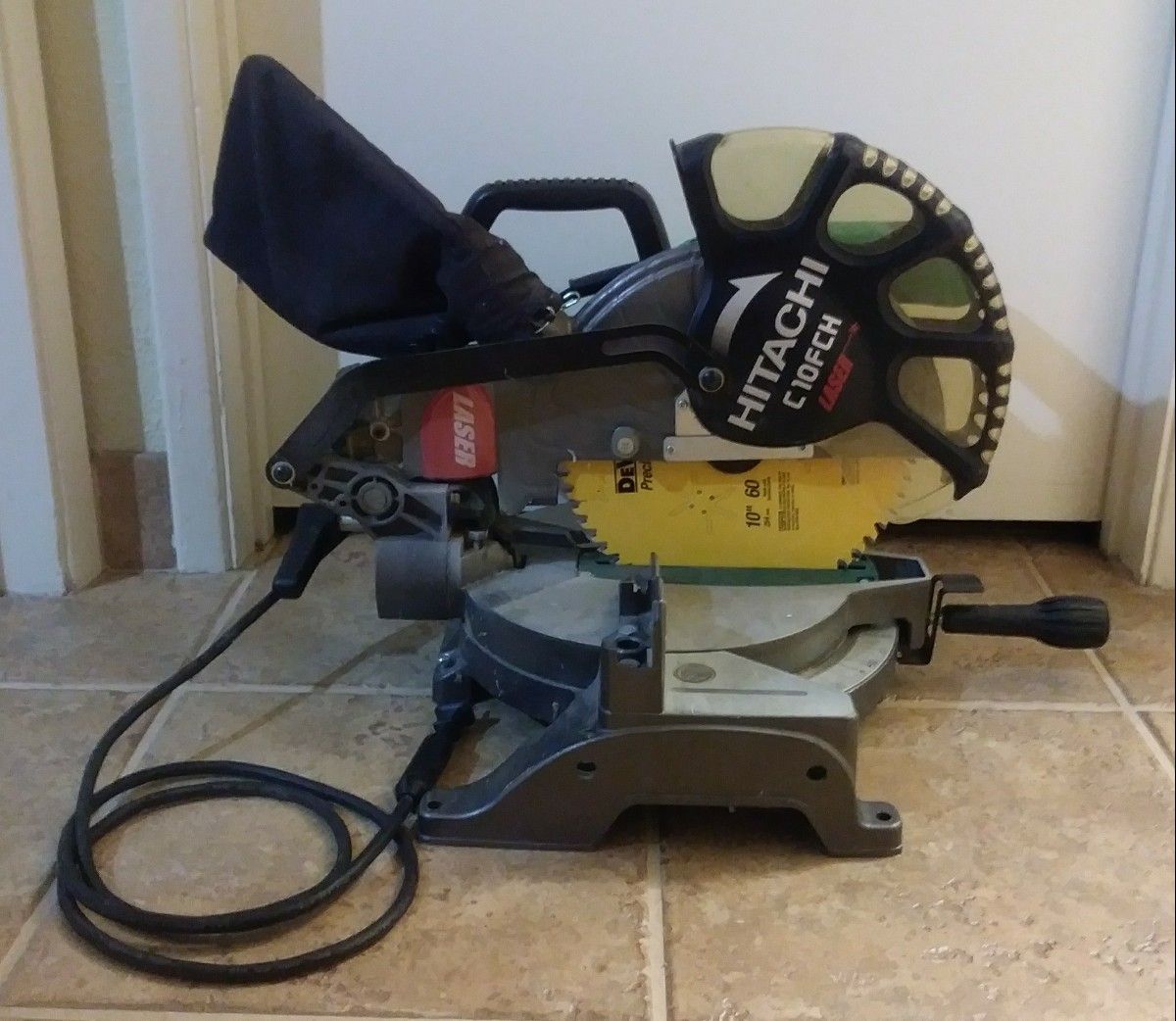 Hitachi C10FCH 10" compound miter saw with laser