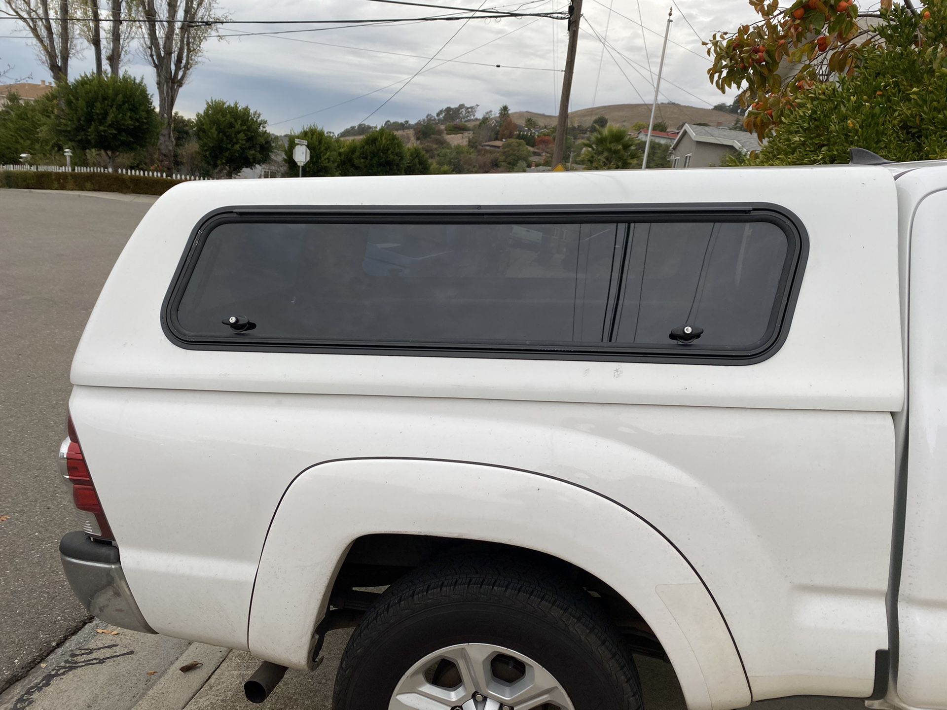 Camper/Shell for Toyota Tacoma 6ft
