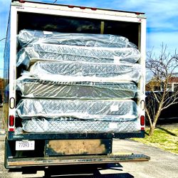 Clearing Out A Truckload Of 2021 Closeout Mattresses