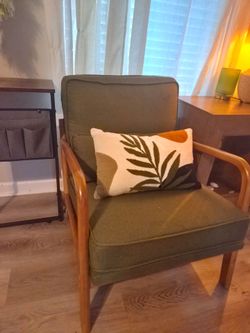 Green Mid Century Accent Chair w/ Decorative Pillow