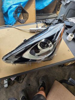 Headlight For 15-17 Toyota Prius C Driver Side Headlamp LH Halogen