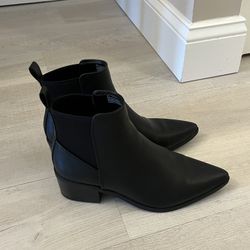 Women’s Black Boots 7.5