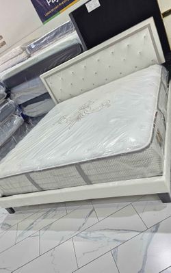 NEW IN BOX King Size Leather White Platform Bed Frame NO BOXSPRING REQUIRED