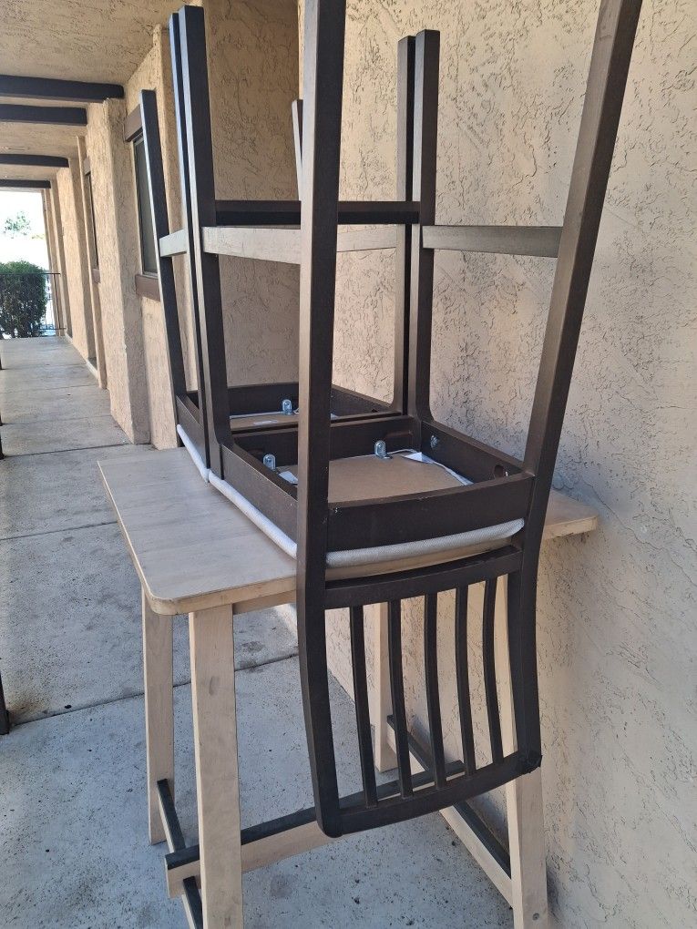 Kitchen Table & Chairs