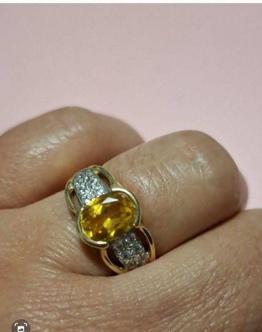 BEAUTIFUL GOLD RING YELLOW TOPAZ STONE 
