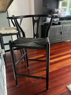 Black wishbone counter stools